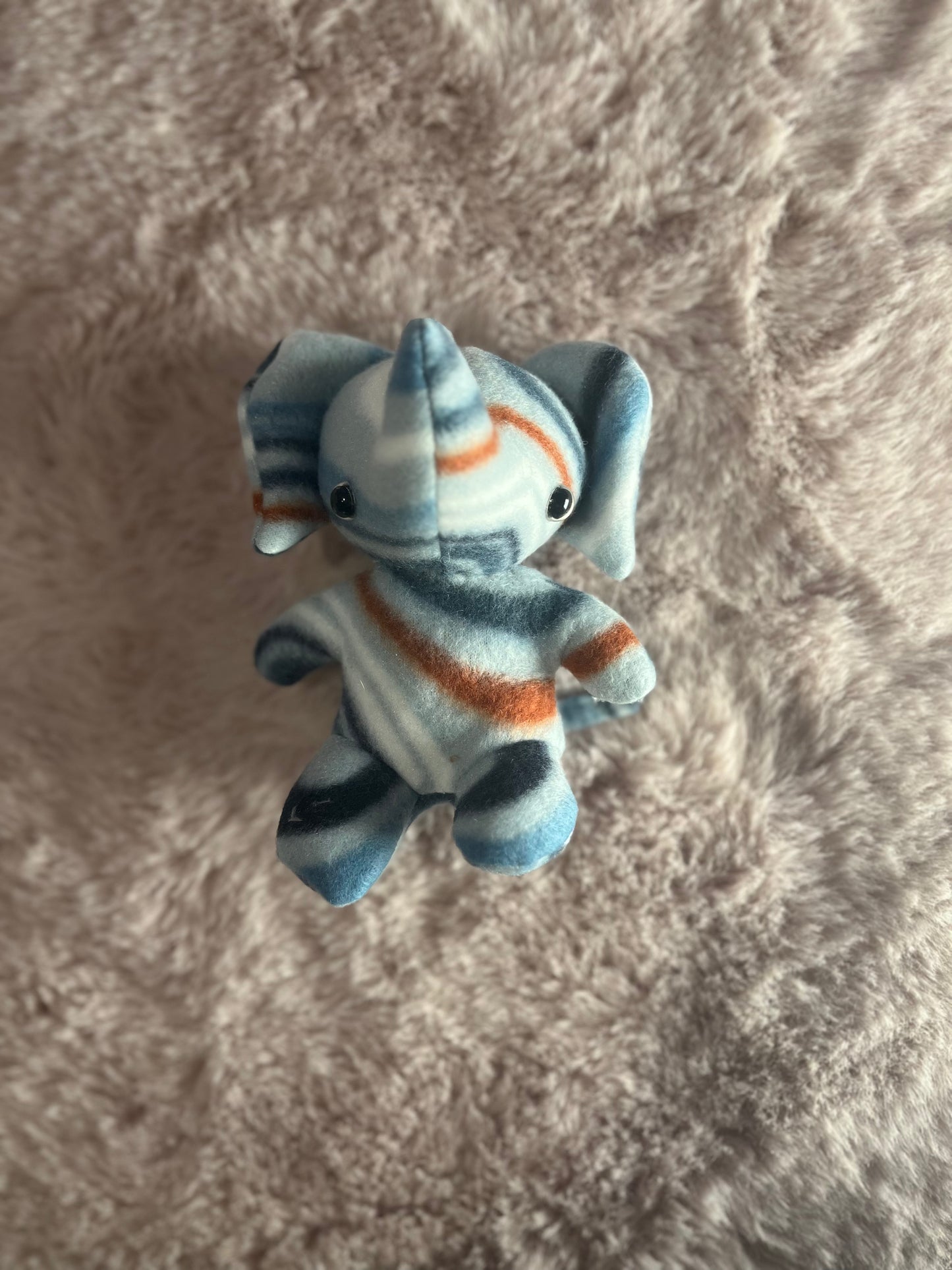 Sitting Elephant - Geode